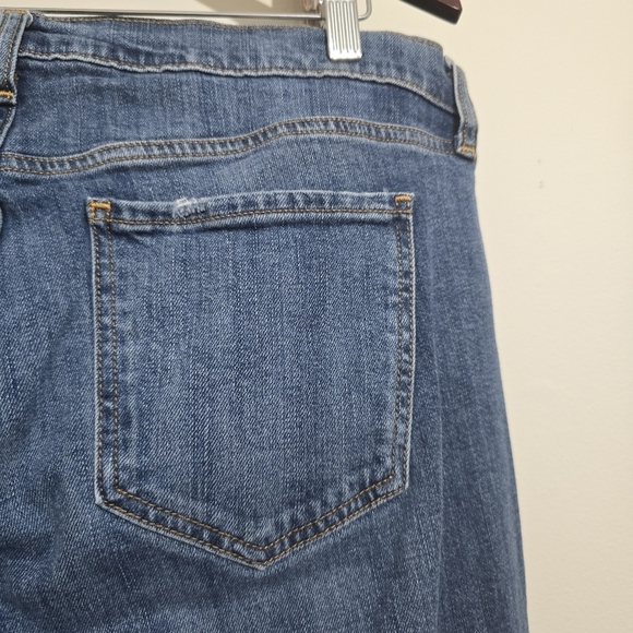 ⭐️40% Off⭐️ Old Navy Boyfriend Jeans - Picture 9 of 13